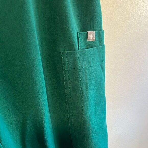 EXCELLENT CONDITION WOMEN’S SIZE SMALL FIGS DOWA GREEN SCRUB PANTS - Picture 12 of 14